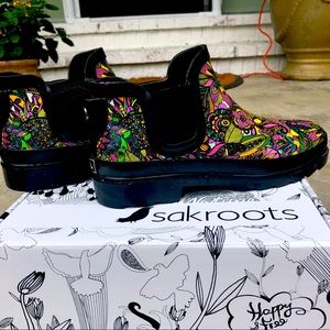 Darling, whimsical, like new and comfy rain boots!